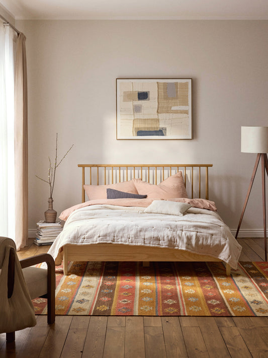 Simpales Windsor Bed in Wood with Headboard in Pine